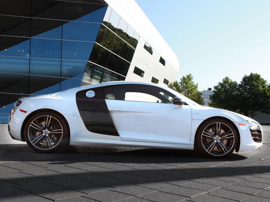  Audi R8 V10 Exclusive Selection Edition 2012 года  (фото 2 из 5)
